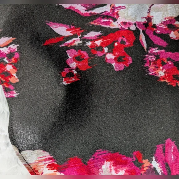 EUC....White House Black Market Floral Chiffon Ruffle Fit & Flare Dress Size 2 - Picture 9 of 12